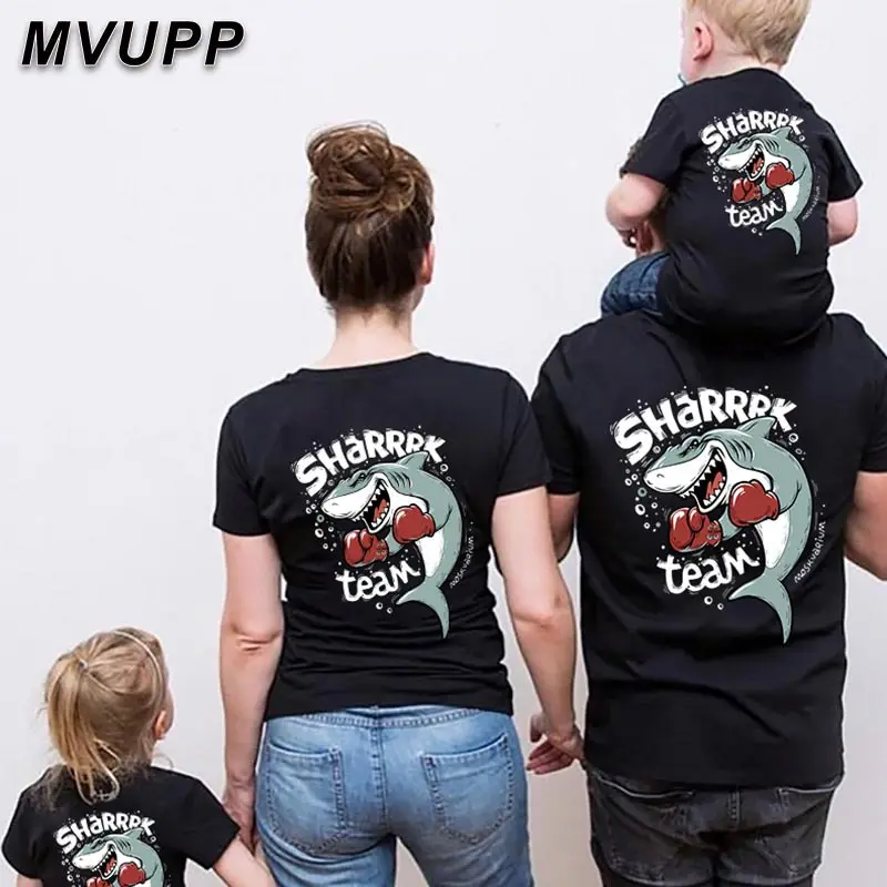 

MVUPP/Одинаковая одежда для всей семьи; Одежда для папы, мамы и ребенка; Новинка 2019 года; Модная хлопковая Футболка с принтом