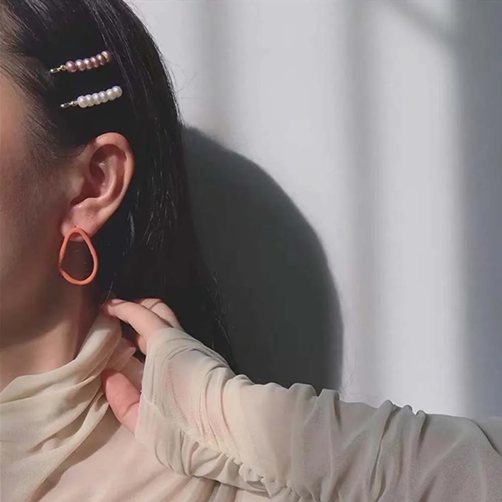 Асимметричные геометрической формы полые матовые цветные серьги гвоздики для