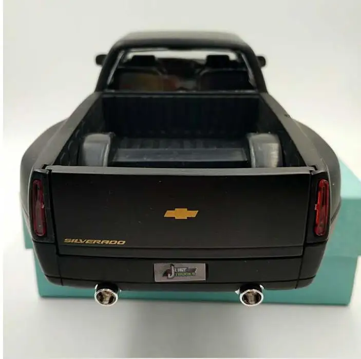1:24 высокое моделирование 1999 Chevrolet пикап сплава Модель автомобиля, съемное колесо автомобиля, коллекционная классическая модель автомобиля