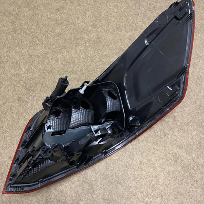 

Baificar Brand New Rear Lamp Tail Light Assy For 2017 Peugeot 301