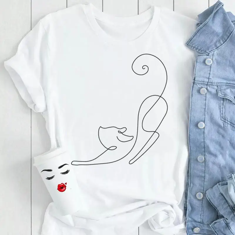 

Женская футболка с круглым вырезом, коротким рукавом и мультяшным принтом