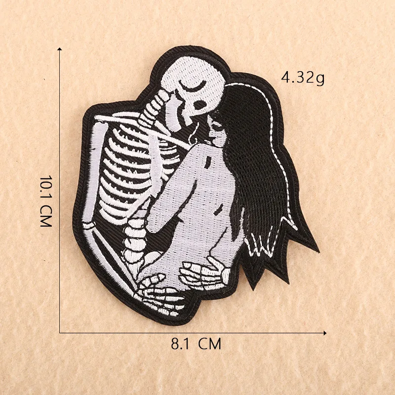 

Embroidered Black and White Classic Skull Patch High-End Clothing Accessories Badge Embroidered Cloth Stickers Iron on Patch