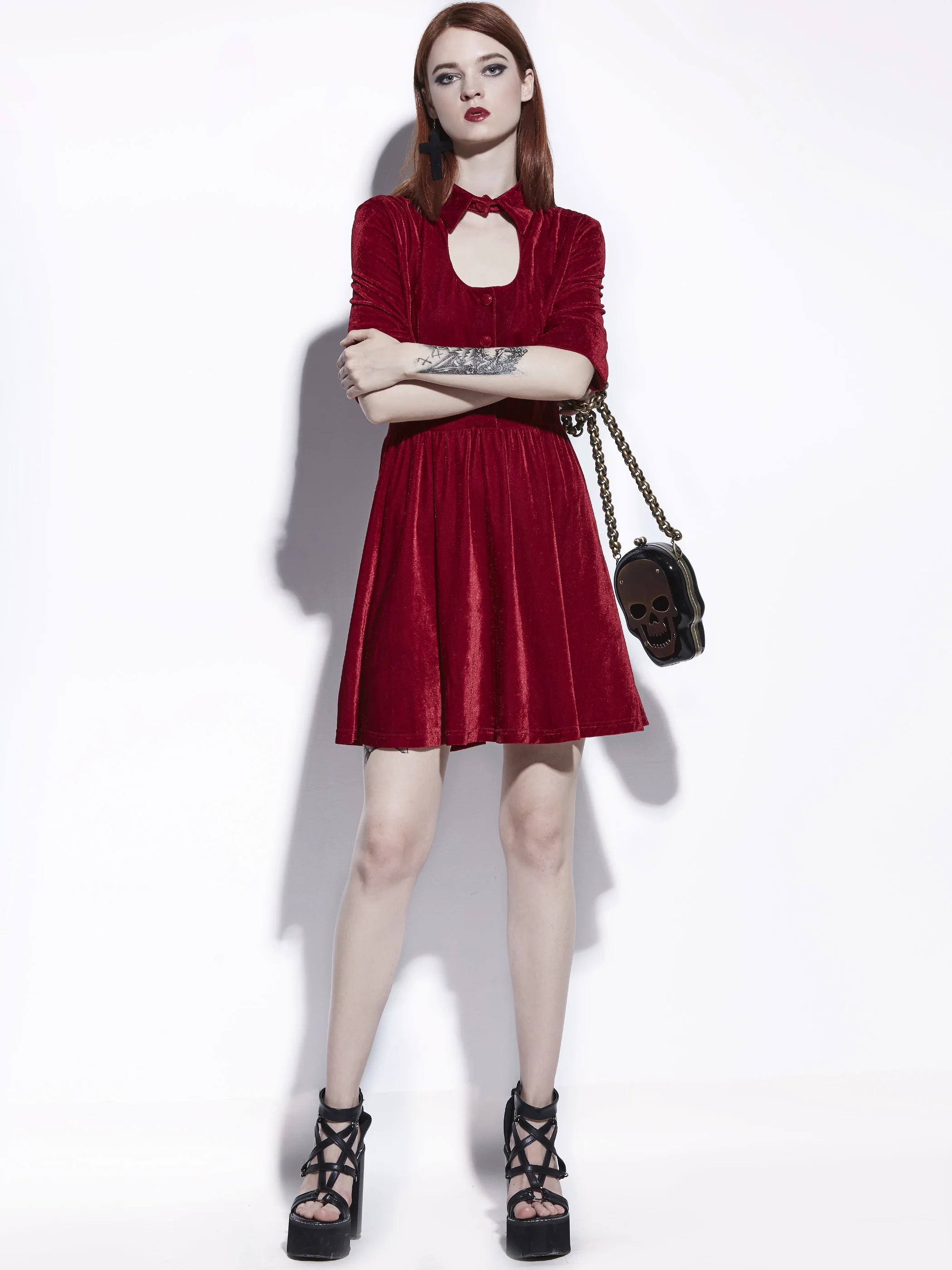 Женское мини платье повседневное короткое бархатное в готическом стиле с бантом