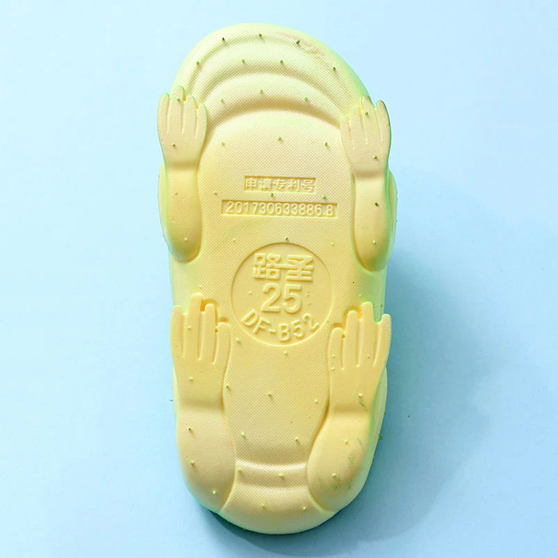 Сандалии Детские с мультяшным рисунком модные летние шлепанцы для сада