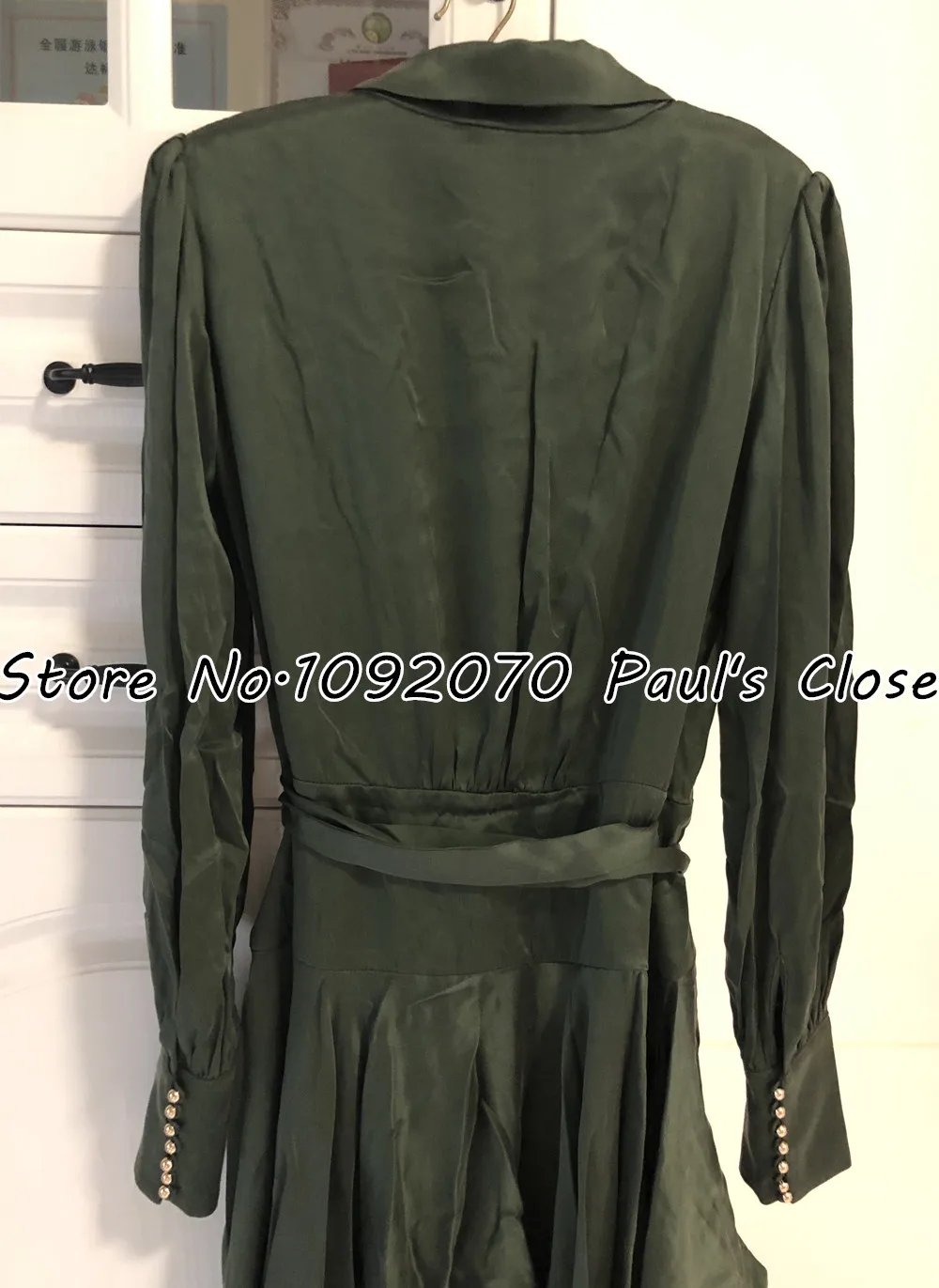 Женское зеленое шелковая накидка с длинным рукавом и манжетами на