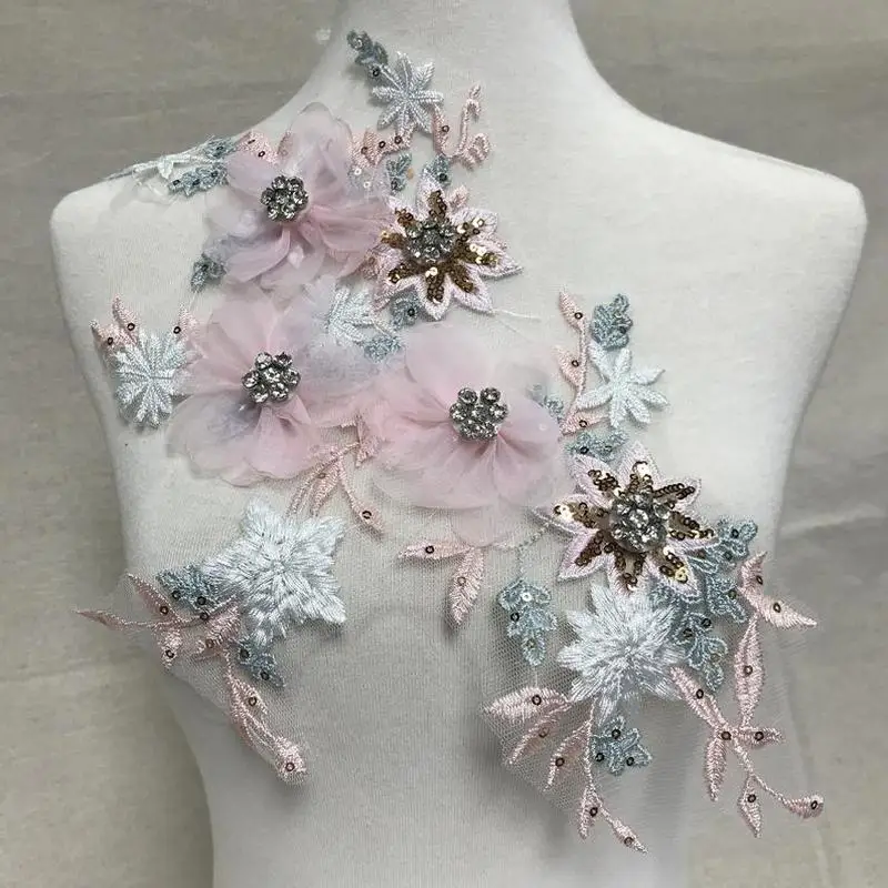 Кружевная аппликация Иллюзия с кристаллами из бисера розовые сетчатые лепестки