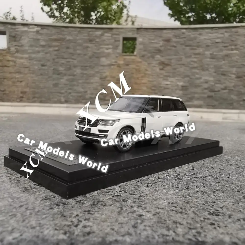 Литая под давлением модель автомобиля для ЖК-моделей 1: 64(белый)+ маленький подарок