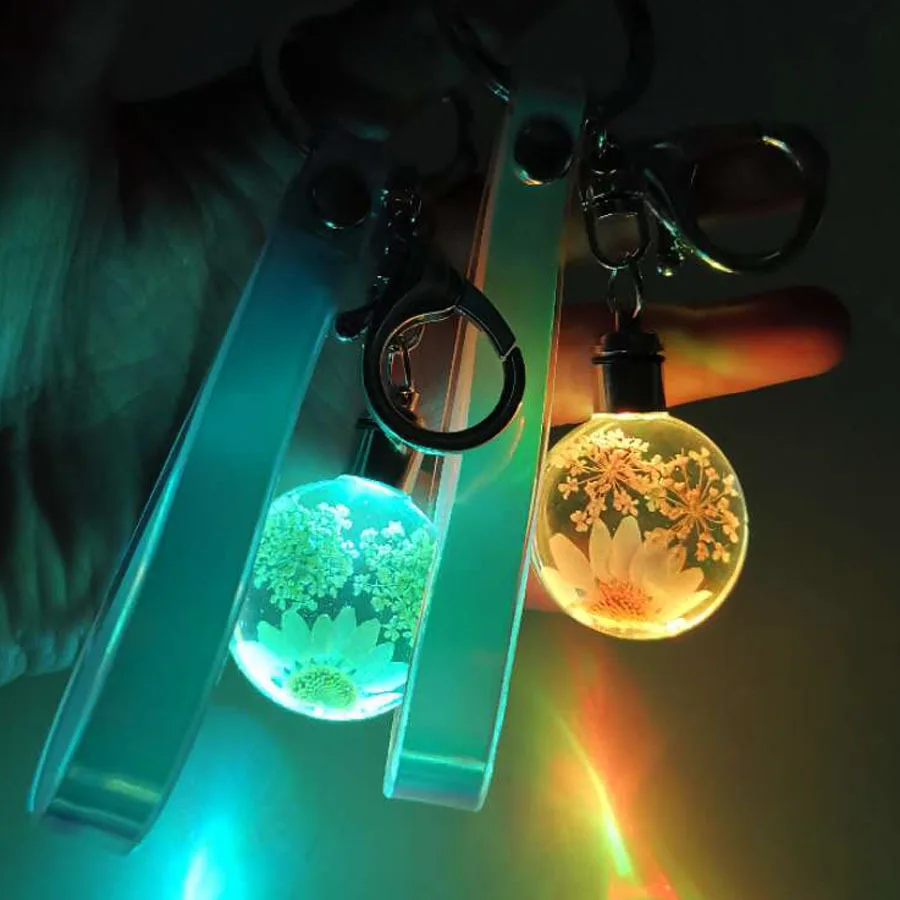 Брелок для ключей с маленькой маргариткой стеклянный светящийся брелок кожаным