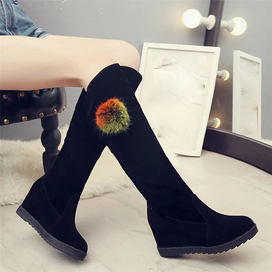 Женские сапоги эластичные до колена однотонные средней длины на танкетке