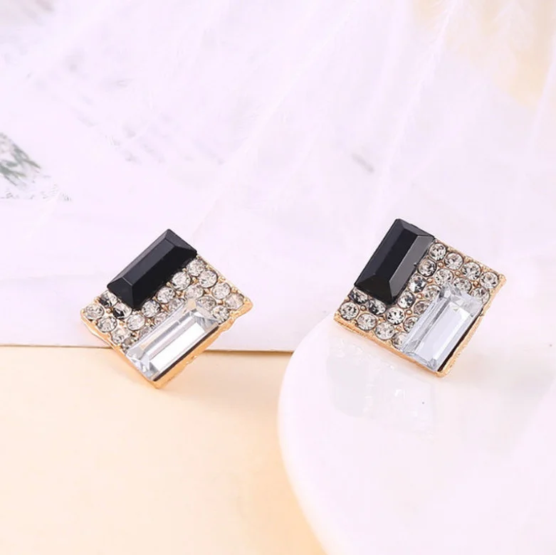 

Temperament Female Black and White Ear Studs Earrings for Women Bohemian Fashion Jewelry 2021 Accessories