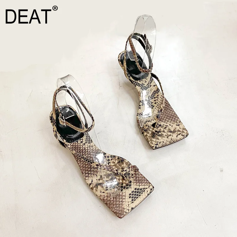 Женские босоножки из искусственной кожи [DEAT] черные на низком каблуке с узкими