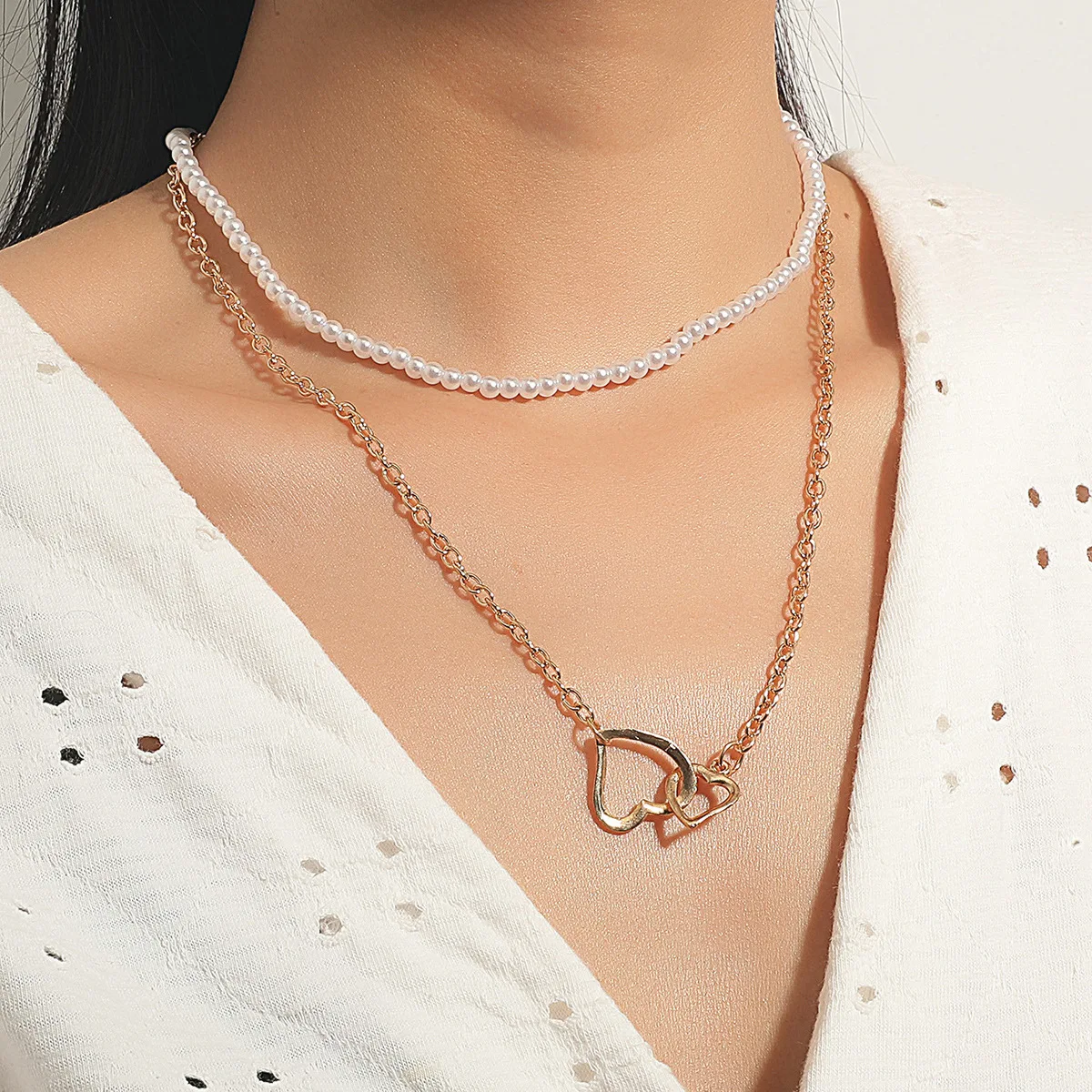 

Glamorous Double Love Heart Shaped Golden Pendant Necklace White Imitation Pearl Double Clavicle Chain Women's Jewelry Accessory