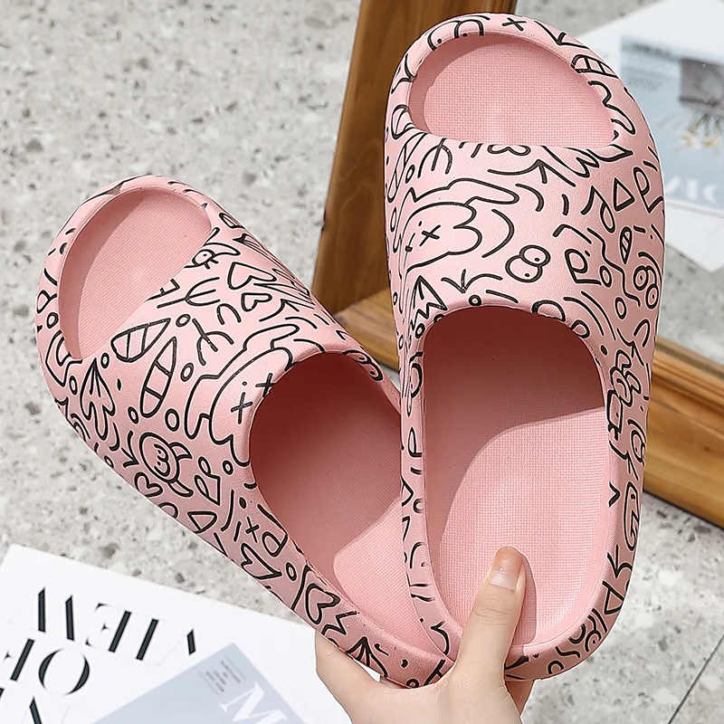 Тапки мужские Нескользящие износостойкие дизайнерские шлепанцы в стиле