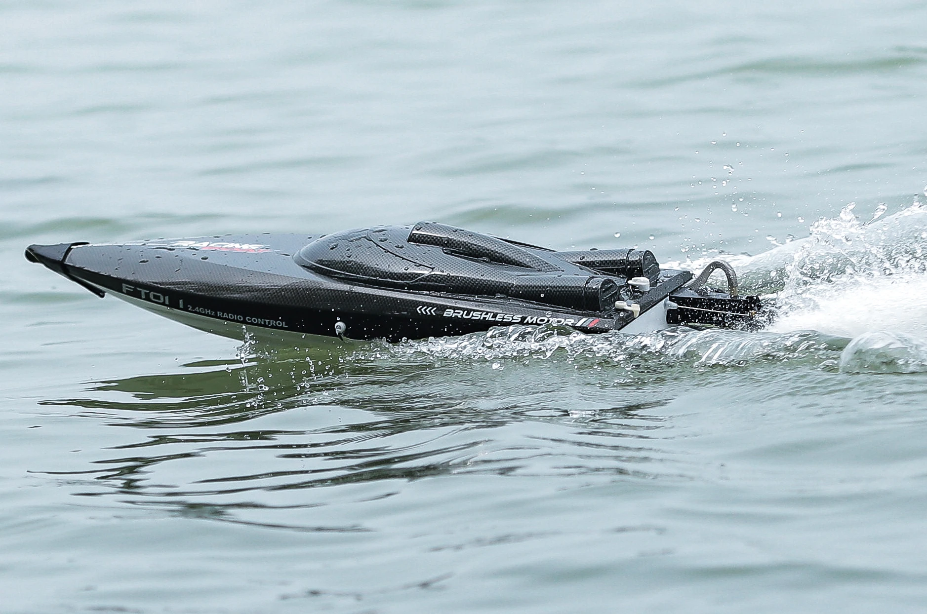 скоростная лодка feilun ft011 ft012 с диста