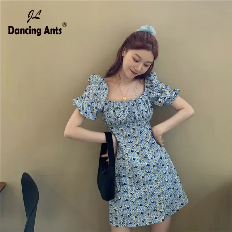 Женское платье трапеция выше колена облегающее с квадратным вырезом коротким