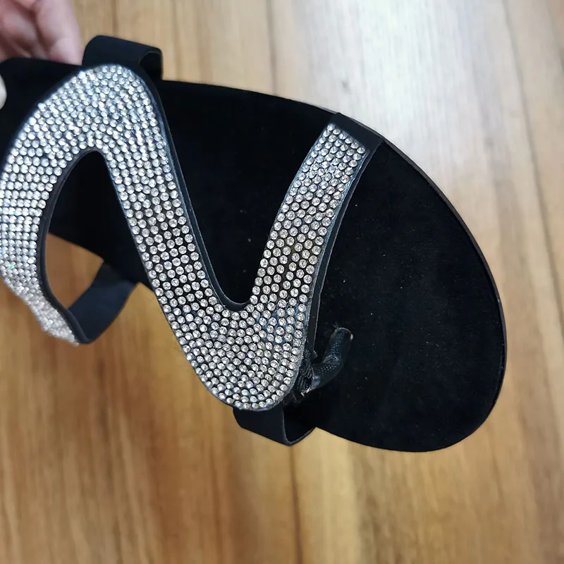 

Women Summer Slippers for 2020 Fashion Crystal Beach Slides Flat Heel Bling Slippers Casual Shoes Female Outdoor Flip Flops