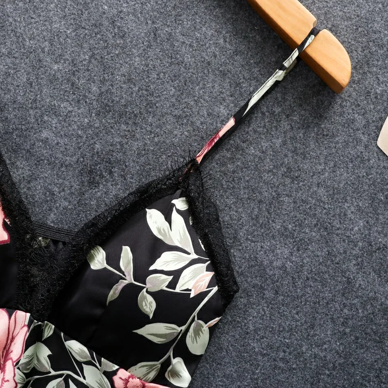 Женский пижамный комплект розовый из 5 предметов топ на бретельках и штаны