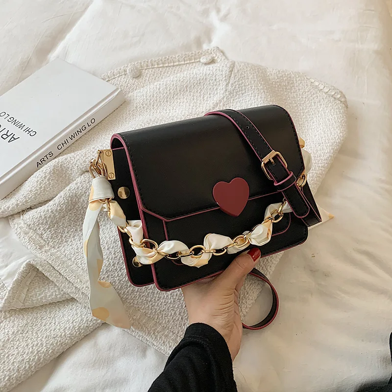 

High-quality Lady's Heart-shaped Buckle Shoulder Bag 2021 New Fashion Chain Handbag Western Style Messenger Small Square Bag