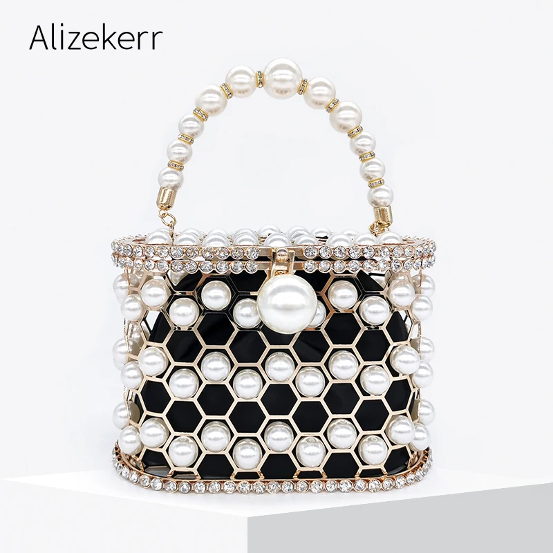 Женская вечерняя сумочка клатч с жемчугом расшитая бисером металлическими