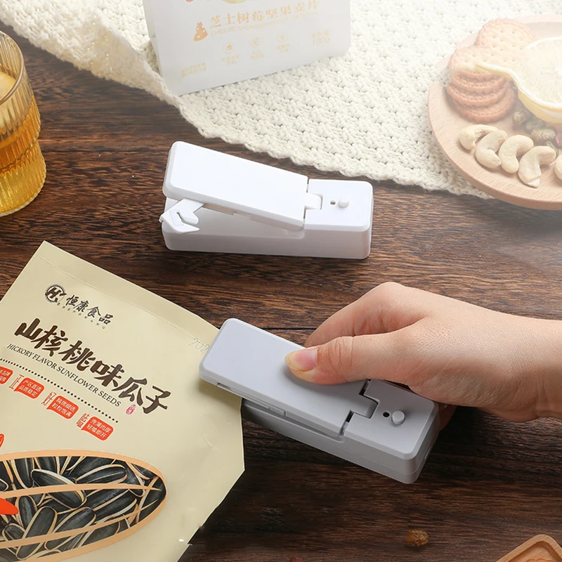 

USB Charging Mini Sealing Machine Household Snack Plastic Packaging Bag Heat Sealing Machine Small Storage Sealing Machine