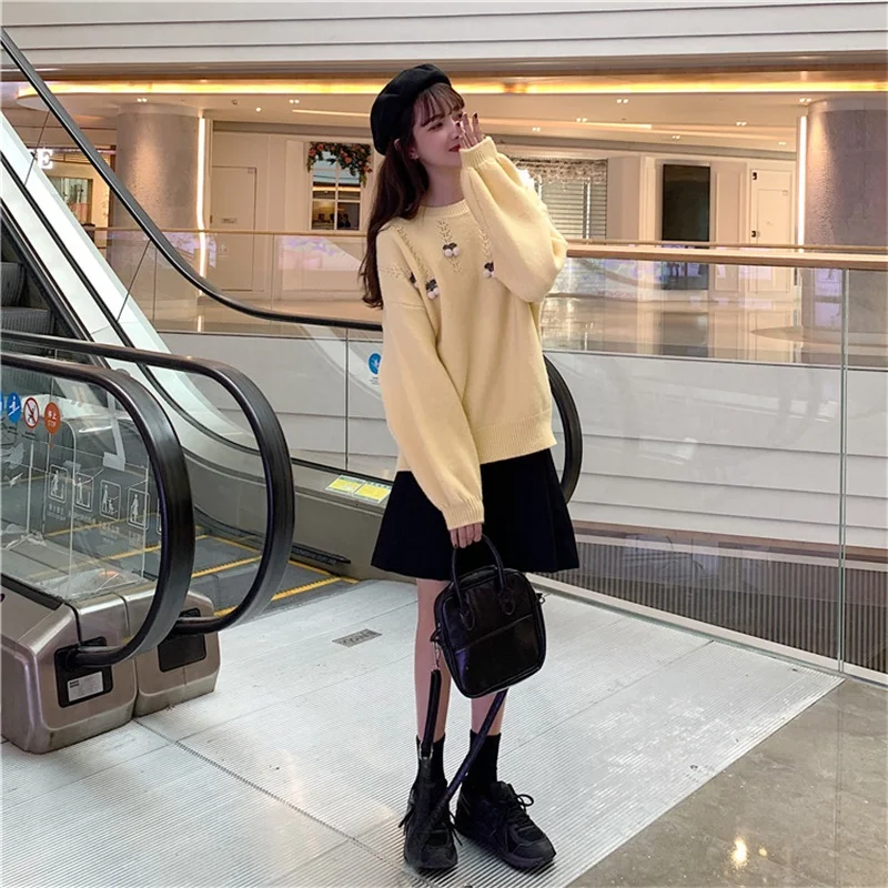 

2020 New Autumn Women Korean Sweet O-Neck Pullovers Vintage Preppy Style Loose Long Sleeve Flower Embroidery Puff Sleeve Sweater