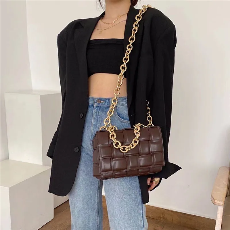 

[EAM] Women New Metal Chain Weave Chocolate Pu Leather Personality Fashion Tide All-match Crossbody Shoulder Bag 2021 18A0107