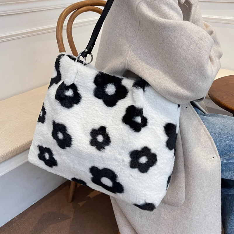 

Overlarge Flower Women Shoulder Bag Heart Soft Plush Tote Designer Fluffy Handbags Winter Warm Big Shopper Bags for Women 2022