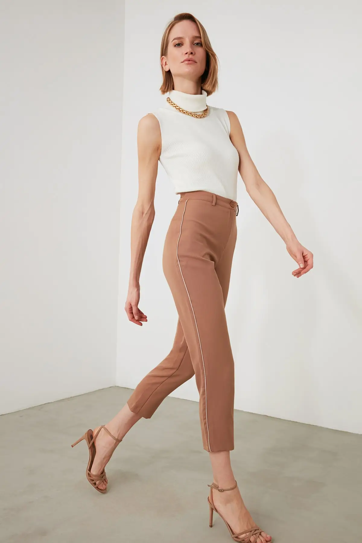 

Trendyol Flat Cut Pants TWOAW21PL0233