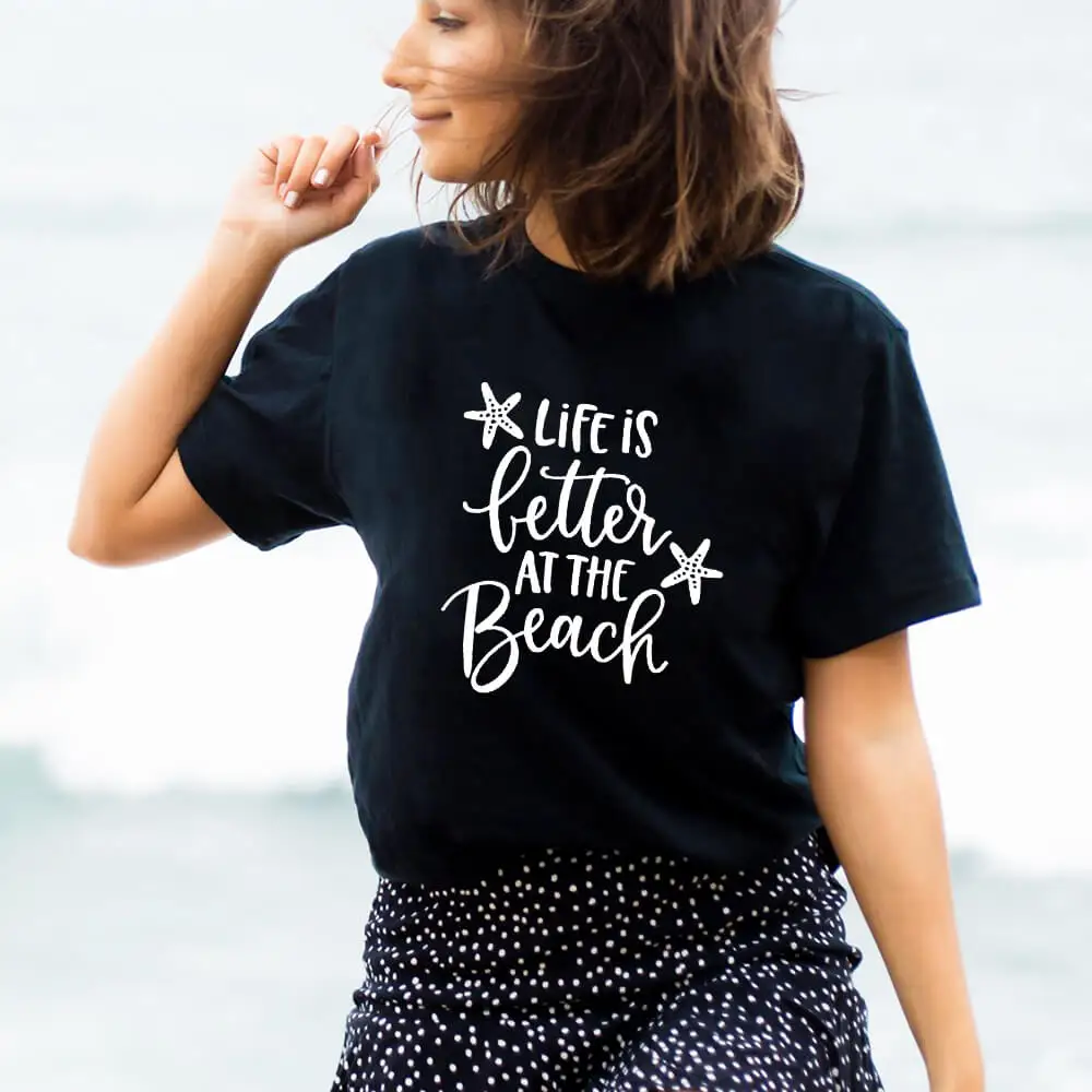 Жизнь лучше на пляже 100% хлопковая Женская футболка для отдыха семейного забавная