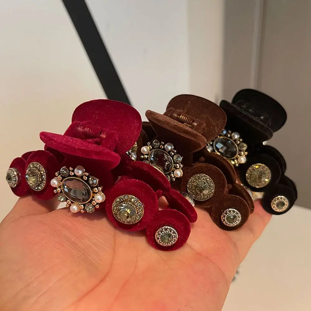 

Fashion Design Rhinestone Female Flocking Hair Clip Korean Style Hair Claw Women Hair Accessories Shark Grab Clip