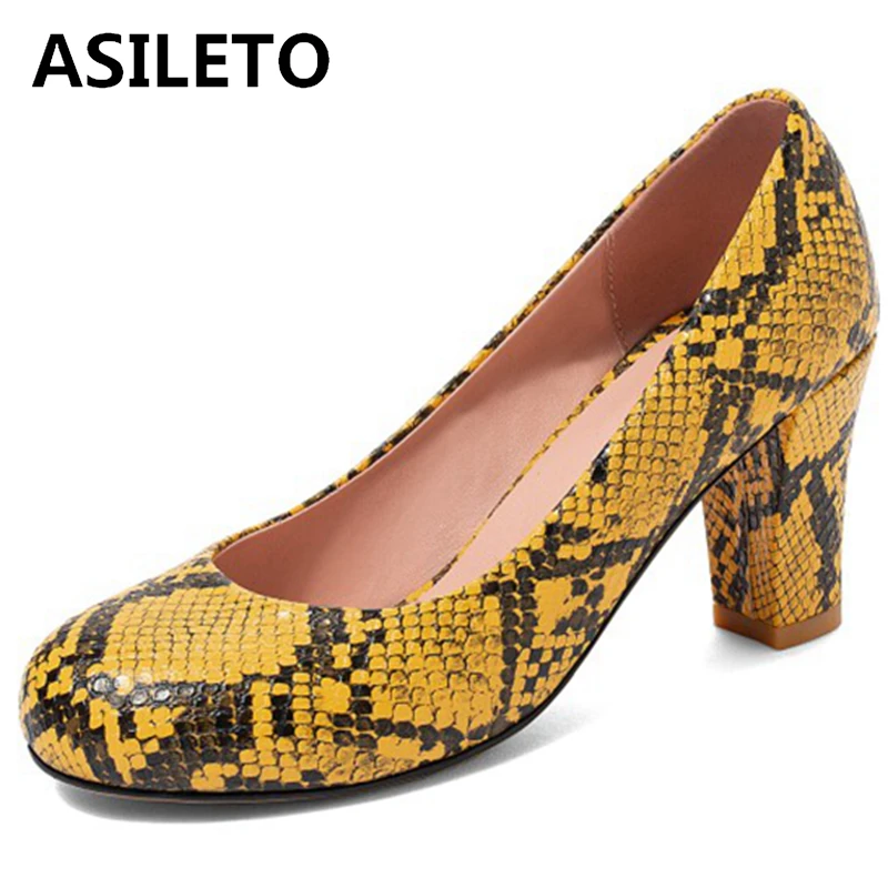 

ASILETO 2021 Spring New Snake Print Pumps Round Toe Elegant Concise Slip On 7cm High Thick Heel Shoes Big Size 31-47 White Red