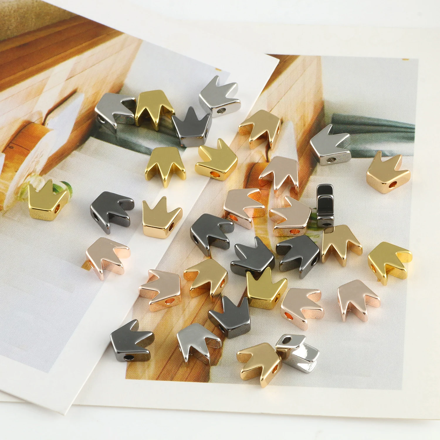 

Metal Copper Beads Crown Shape Mixed Color Beads 1.6mm Hole fit Leather Cord Bracelet Bangle Necklace Jewelry Making Accessories