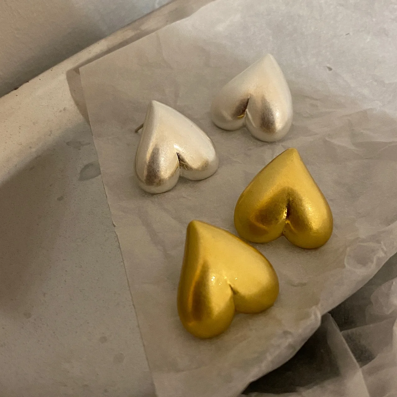 

Ins net red French minority design metal peach heart anti allergy girl Earrings Korean version