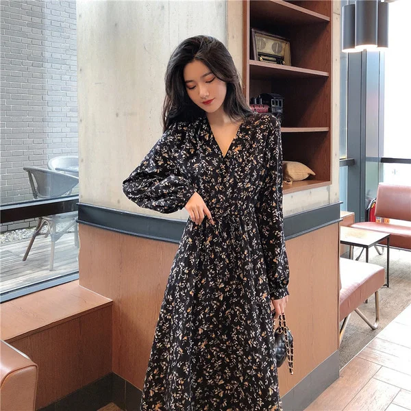 Женское платье с цветочным принтом длинное приталенное V образным вырезом