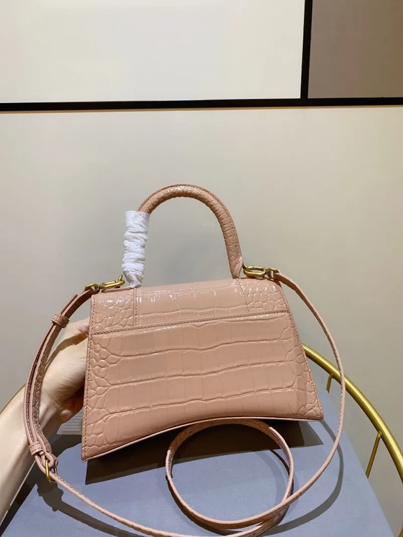 

In The Summer Of 2021 The Crocodile Line One Shoulder Or Sheepskin Sandbags Fashion Ladies Worth Having