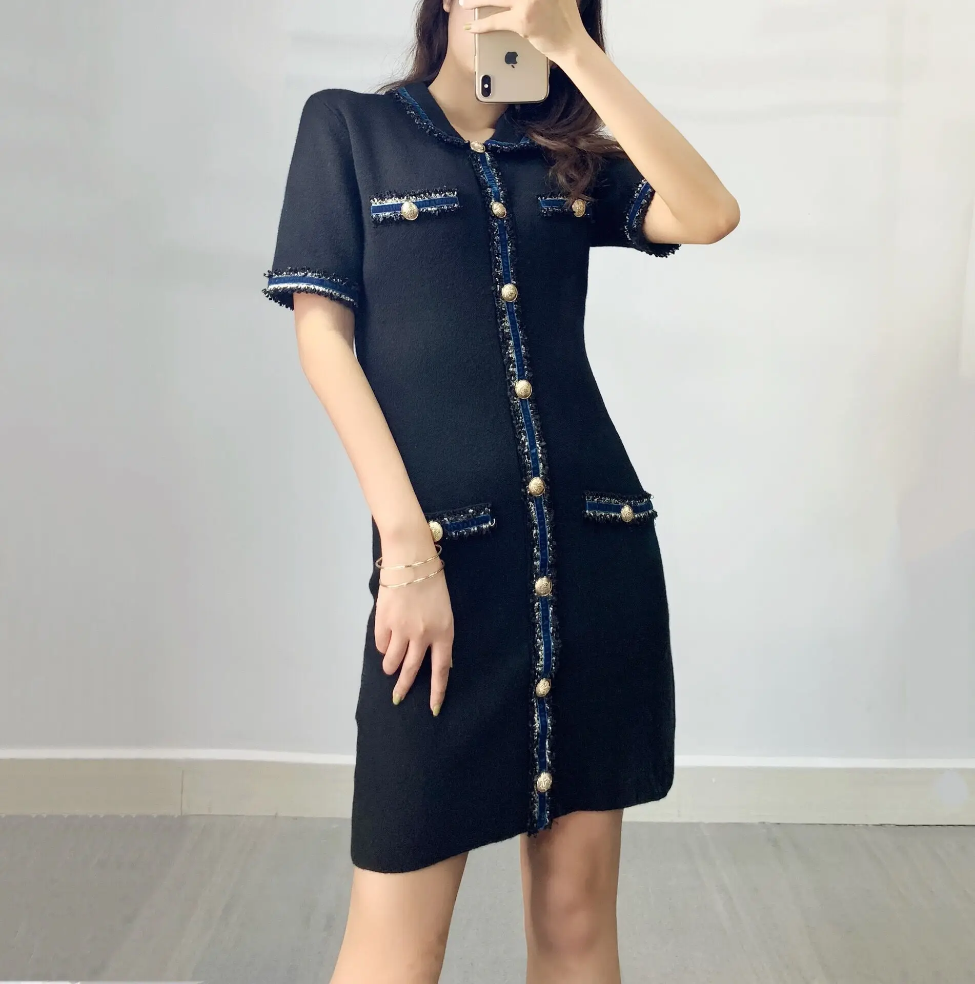 

Новинка Осень-зима 2020, синее бархатное платье контрастных цветов с бахромой, вязаный кардиган, французская куртка, блузка