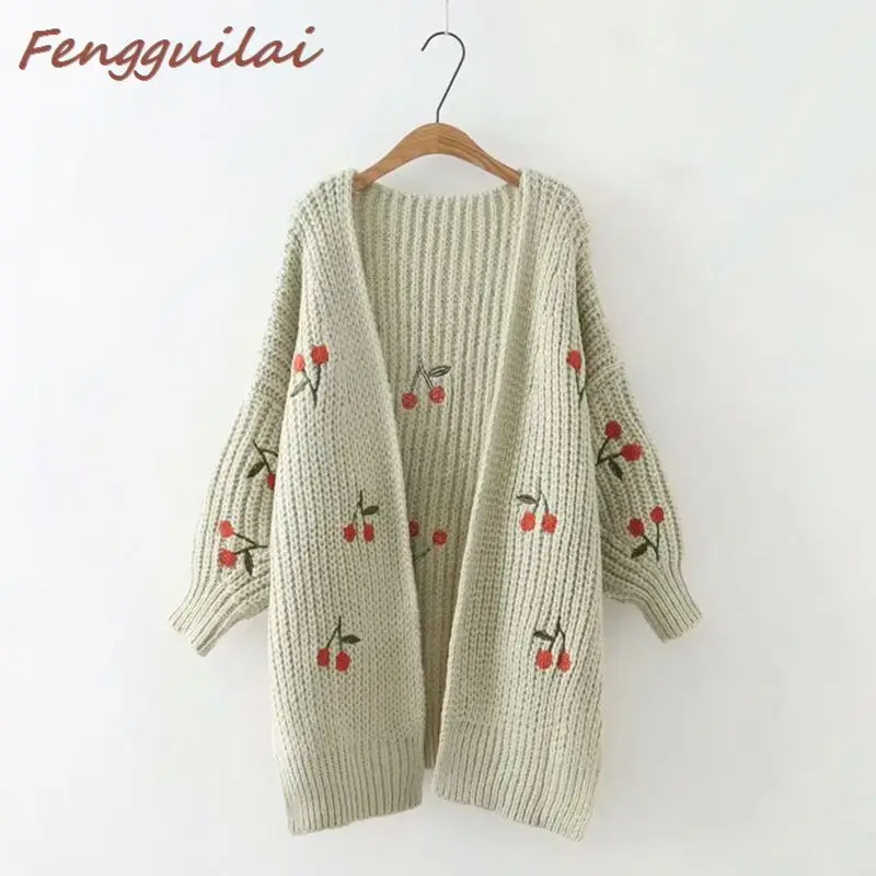 Свитер женский осенне-весенний вязаный с вышитым вишневым узором |