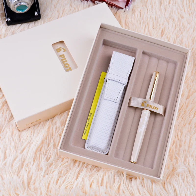 

Japan PILOT Lady White Cherry Blossom & Maple Leaf 14K Gold Tip Ladies Fountain Pen Gift Box 1Pcs/Lot