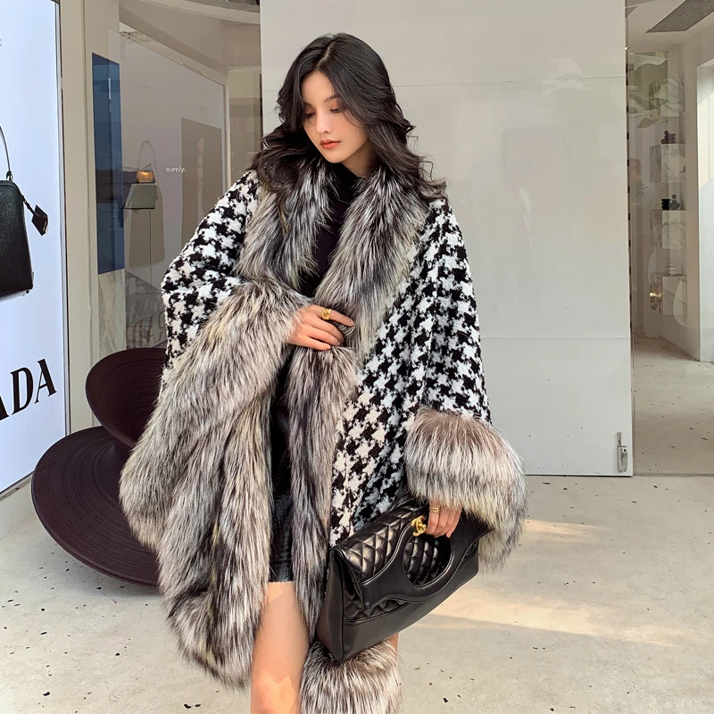 

Famous winter Women Natural Fox Fur Collar Poncho coats Women's Fashion Trendy warm real fur coats DT031