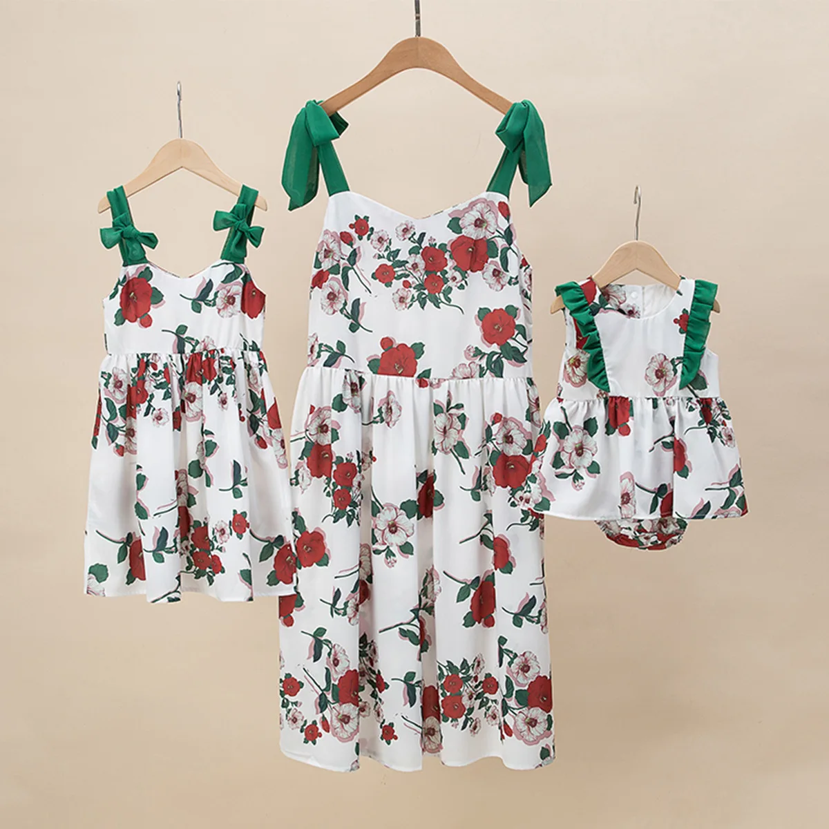 

2021 Mother Daughter Dresses Braces Skirt Mommy and Me Clothes Family Matching Outfits Flower Mom Mama Baby Dress Look