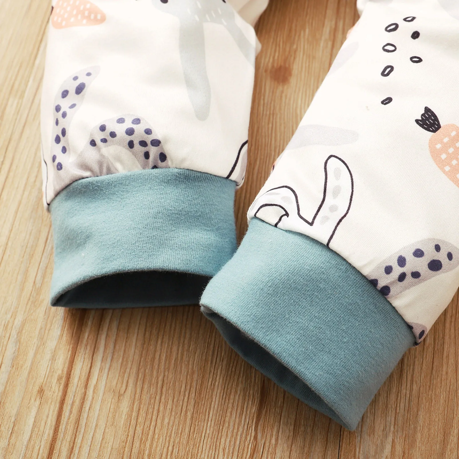 

2021 New stylish cute sweet baby baby short-sleeved round collar Easter cartoon bunny letter print pants hat set