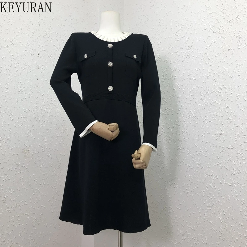 

Женское трикотажное облегающее платье-свитер на пуговицах, с круглым вырезом