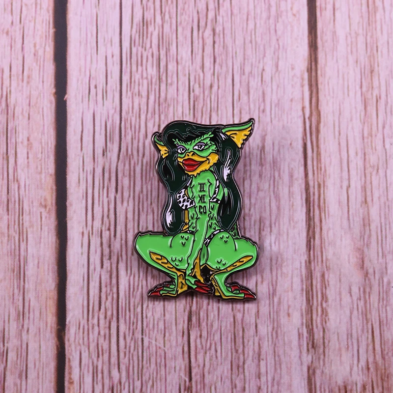 Эмалированная брошь в стиле ретро 80-х годов