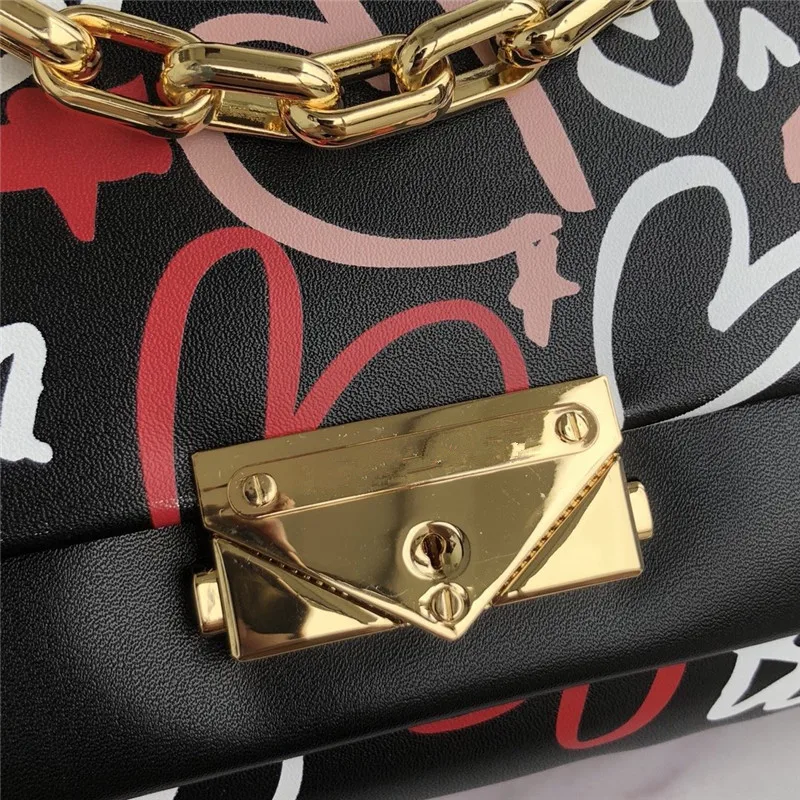 

Cece Chinese Valentine's Day graffiti new flip chain bag hand-held messenger women's bag tide one shoulder small square bag