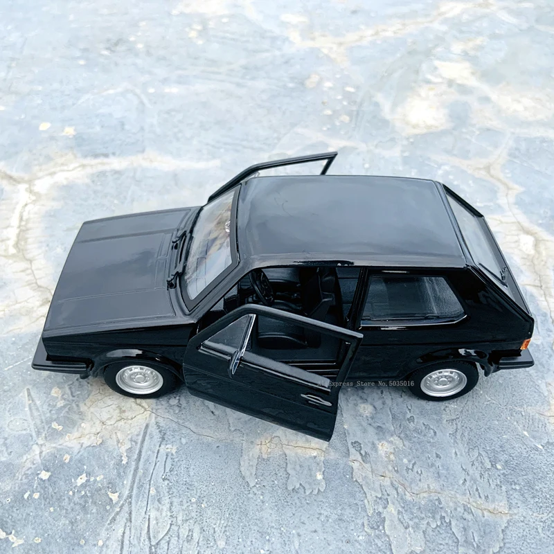 

Maisto 1:24 Volkswagen Golf GTI R32 black simulation alloy car model crafts decoration collection toy tools gift