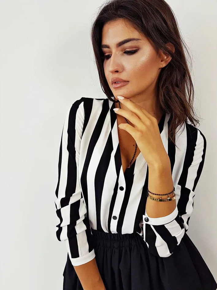 

Fashionable casual striped shirt shirt, female loose shirt, commuter wind comfortable jacket