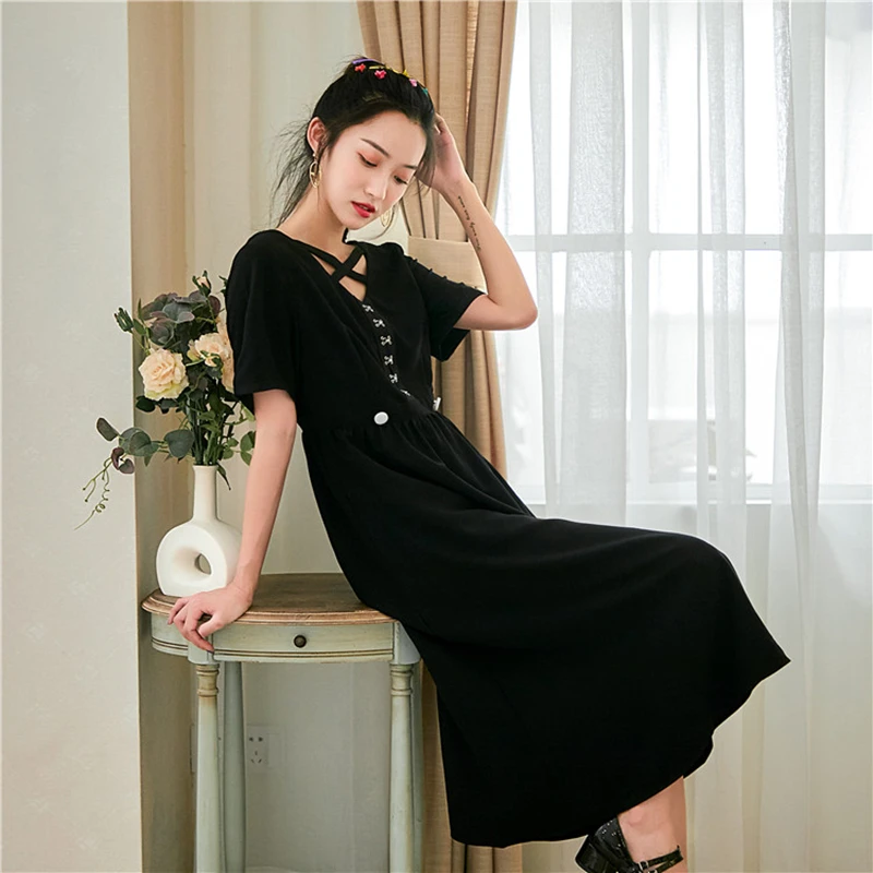 Женское свободное однотонное платье средней длины весеннее черное винтажное в
