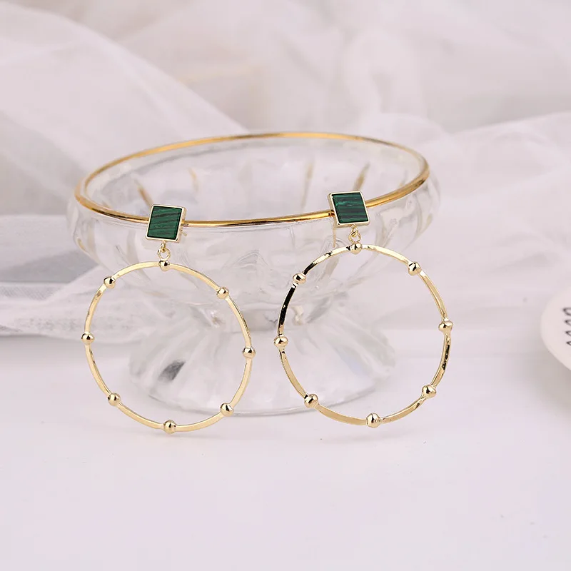 Модные серьги-гвоздики с изображением Малахита | Украшения и аксессуары