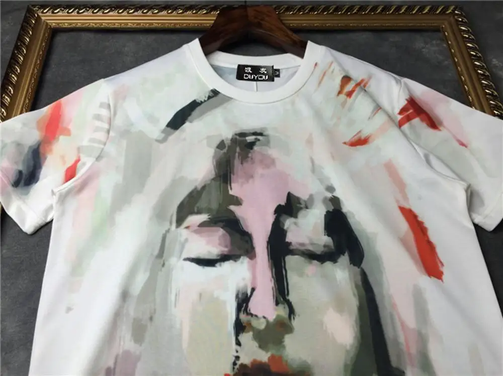 Мужская футболка с коротким рукавом круглым вырезом и разноцветным принтом 100% -