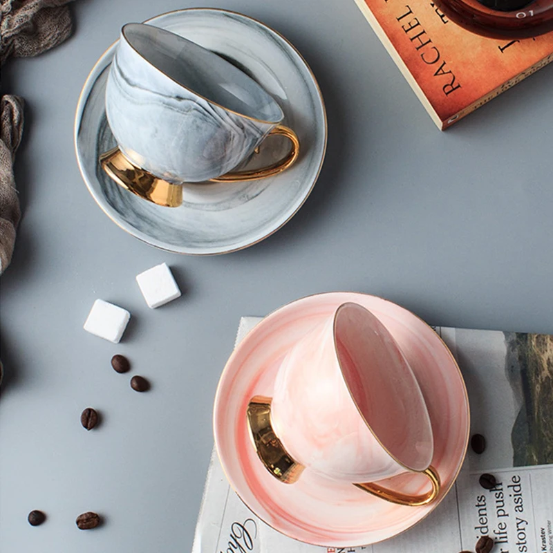 Набор керамических кофейных чашек с блюдцем и мраморным узором в скандинавском